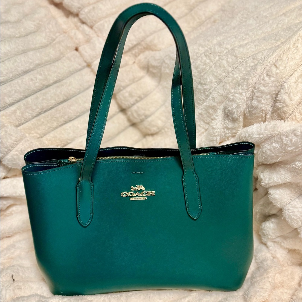 New Coach hunter green shoulder bag